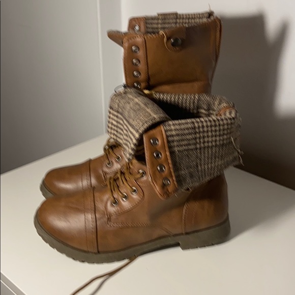 Boots - Picture 4 of 5